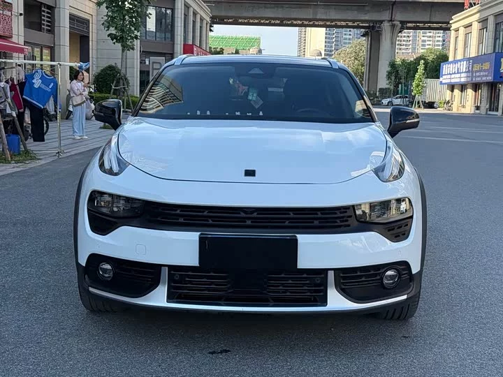 Lynk & Co 02