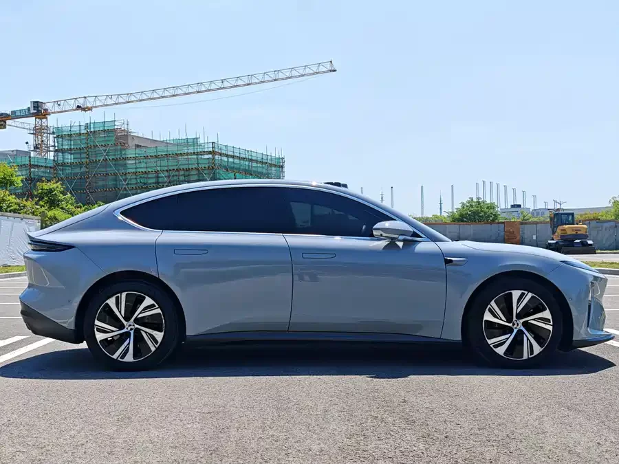 NIO ET5