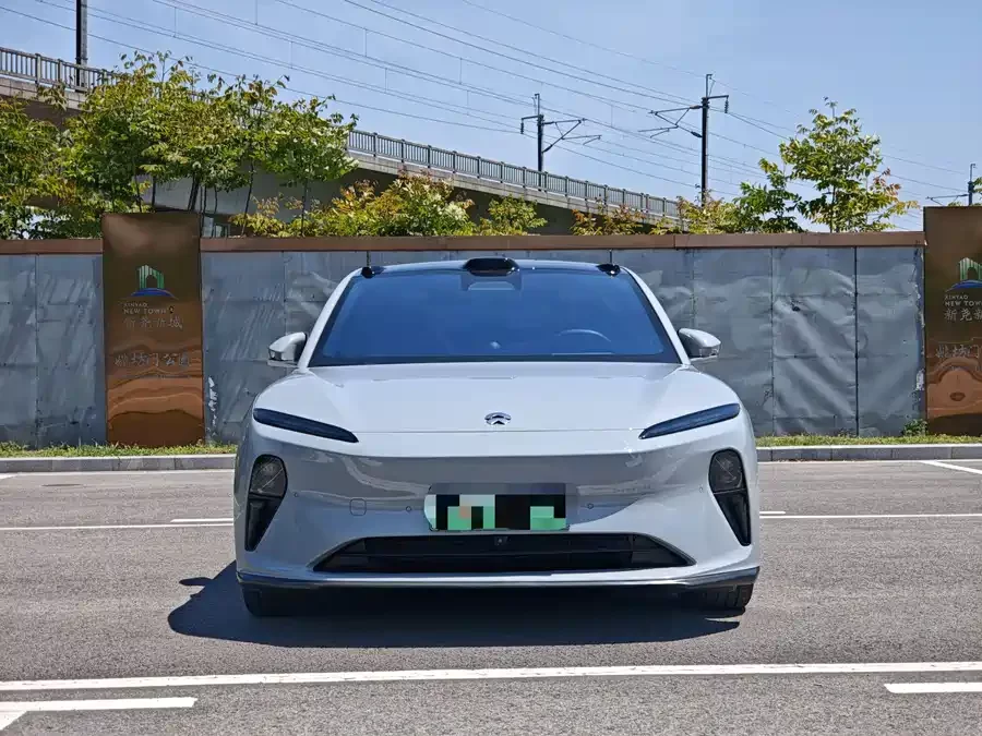 NIO ET5