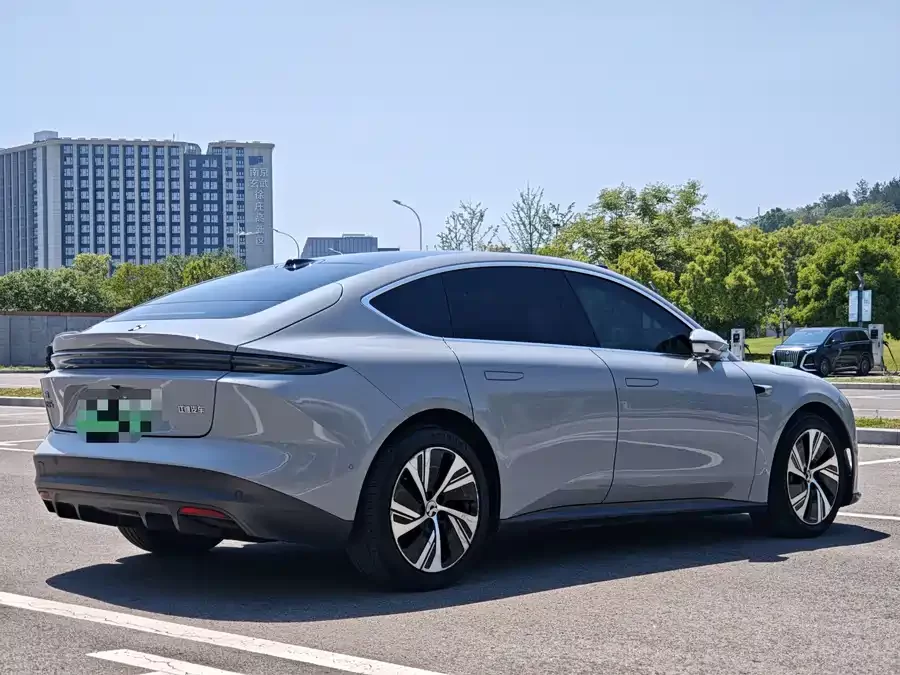 NIO ET5