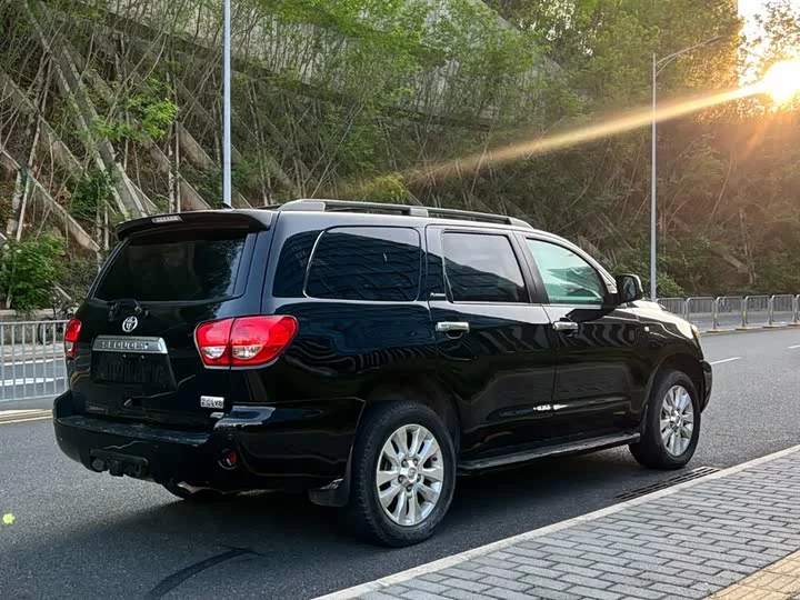 Toyota Sequoia