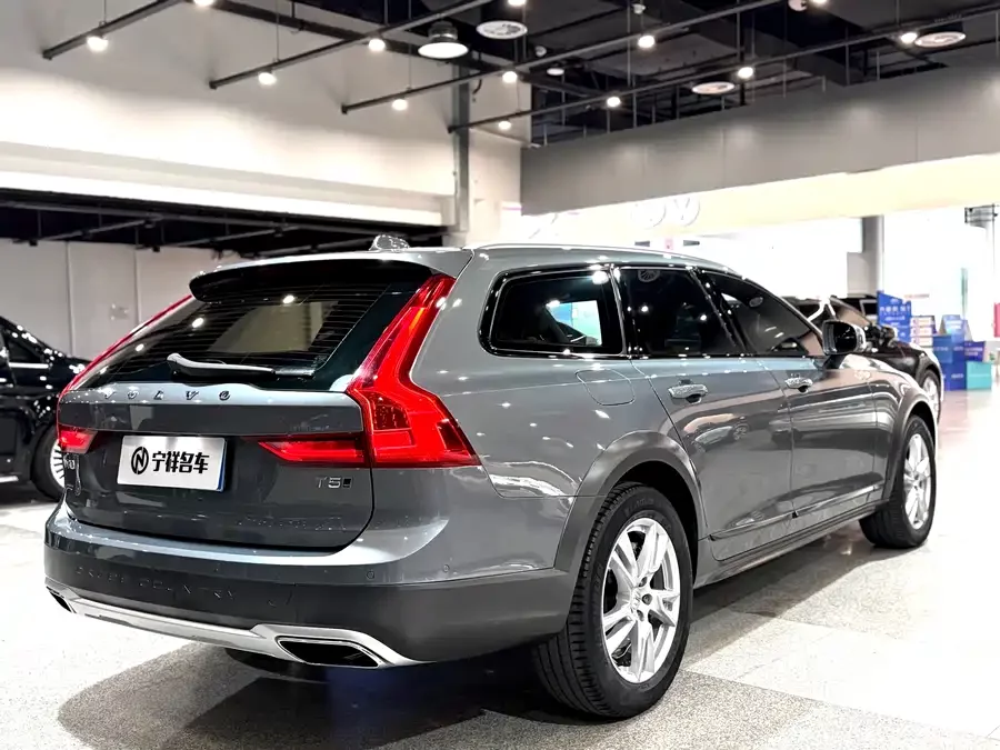 Volvo V90