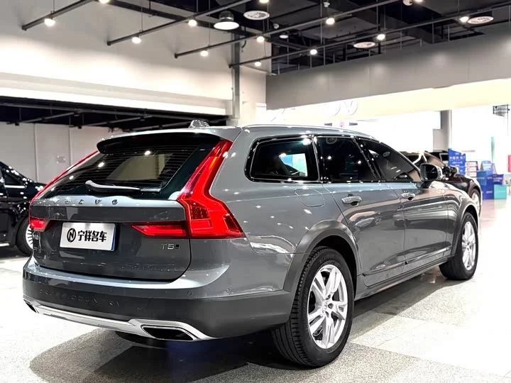 Volvo V90