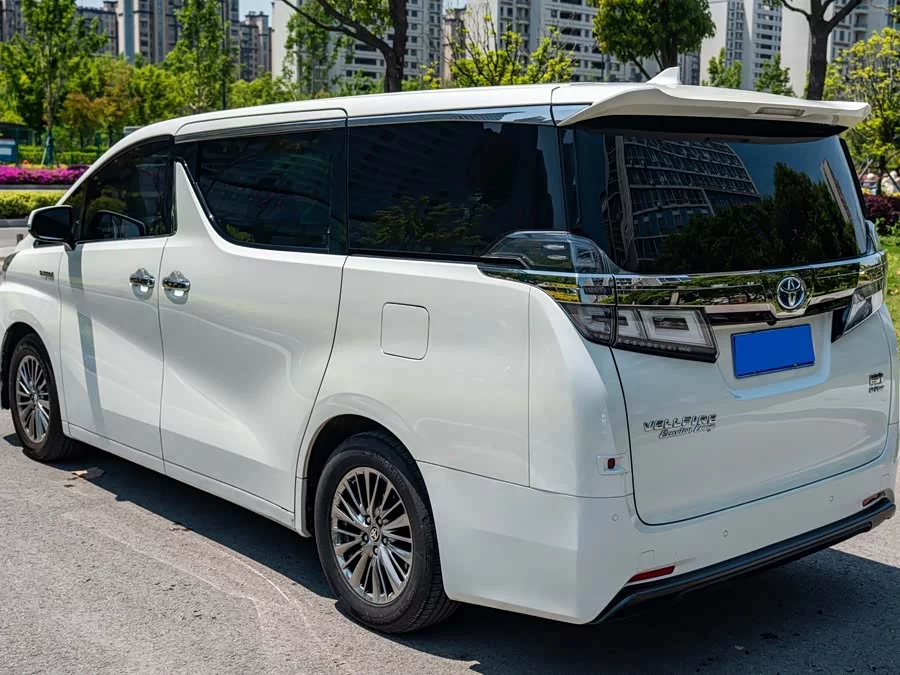 Toyota Crown Vellfire