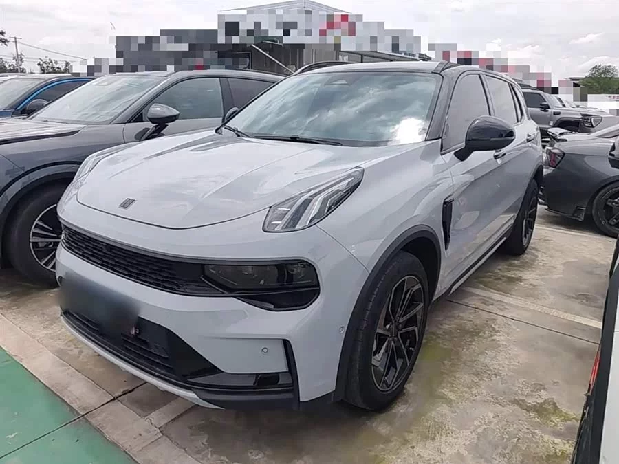 Lynk & Co 01
