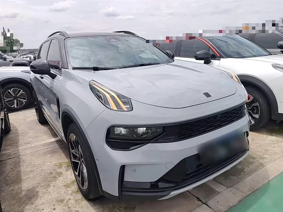 Lynk & Co 01