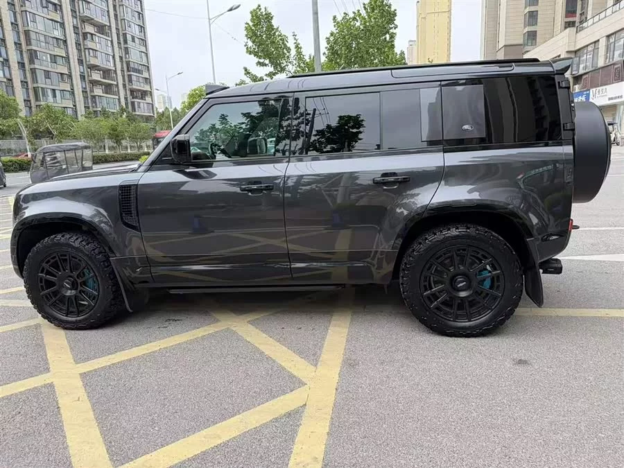 Land Rover guard