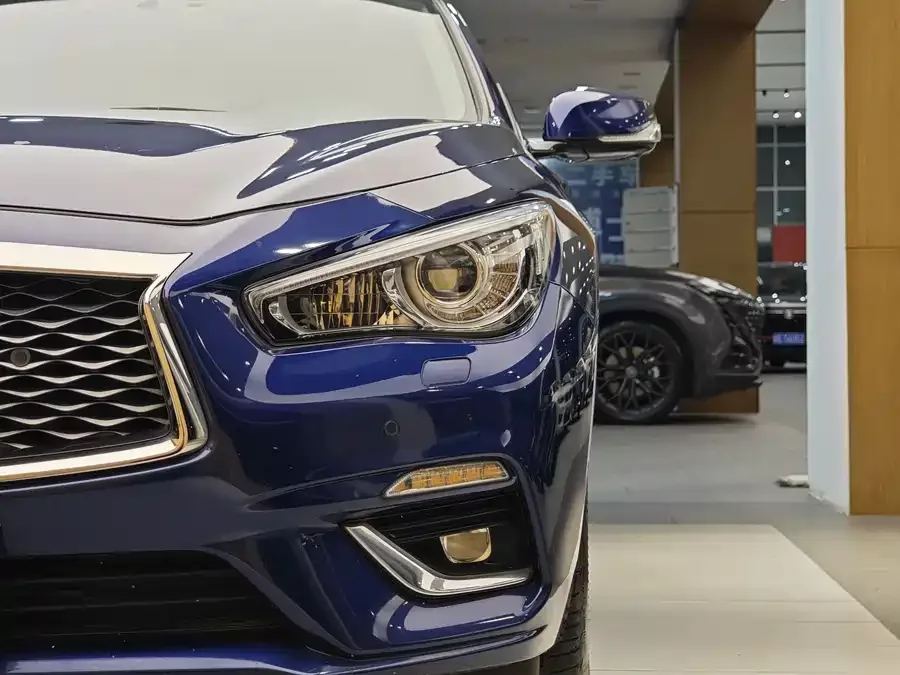 Infiniti Q50L
