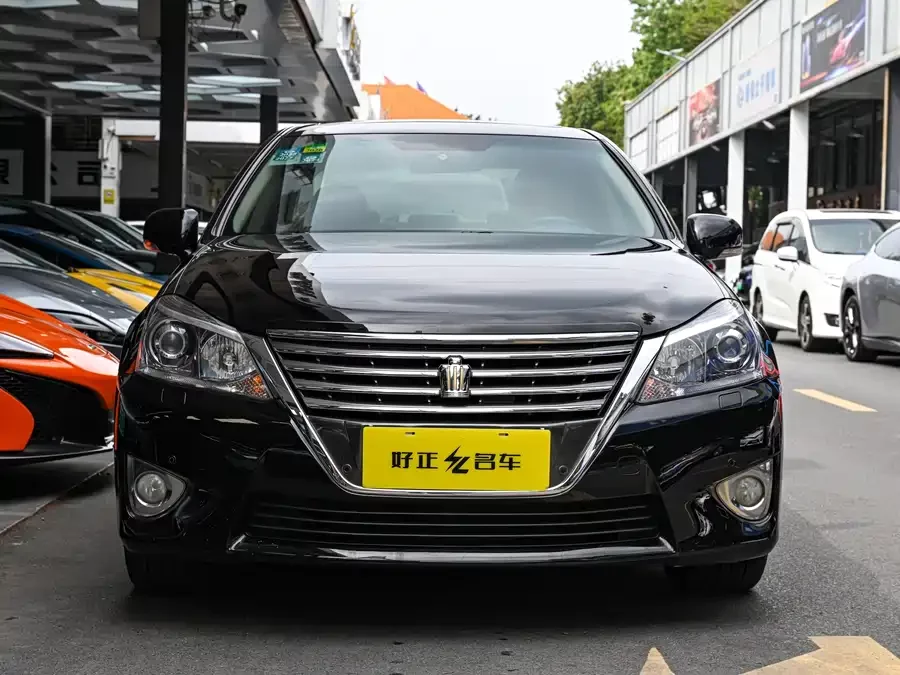 Toyota crown