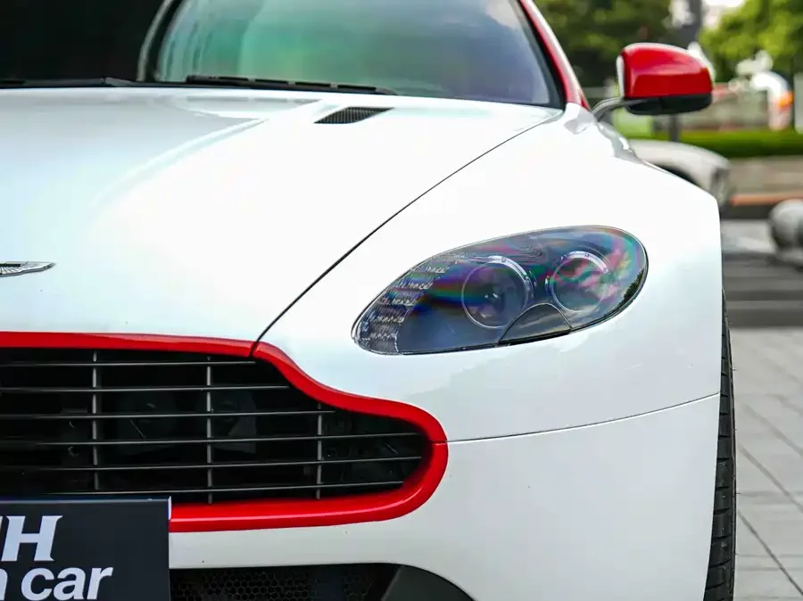 Aston Martin V8 Vantage