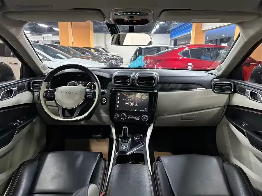 Lynk & Co 02