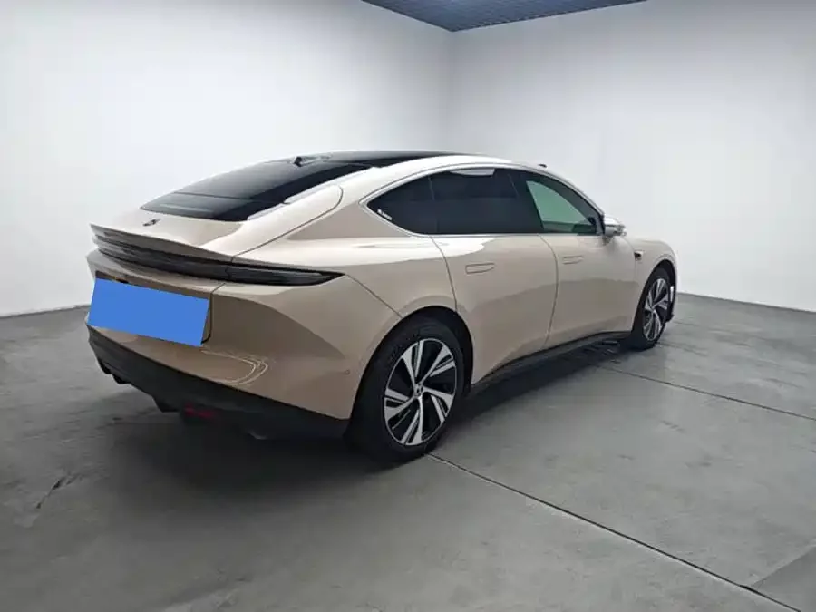 NIO ET5
