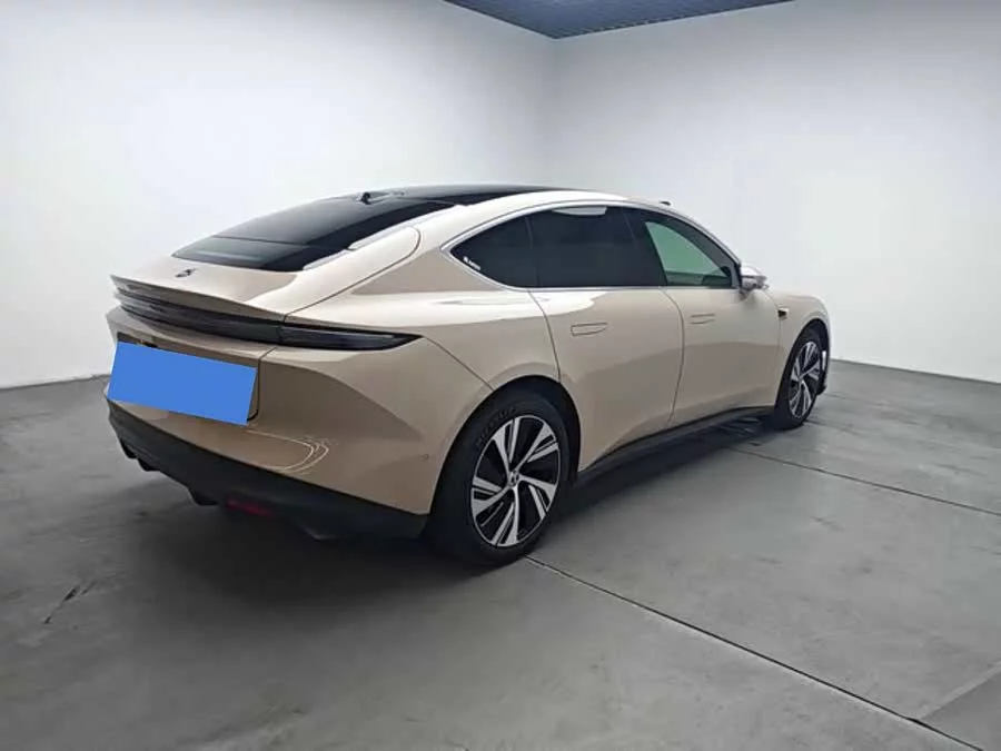 NIO ET5