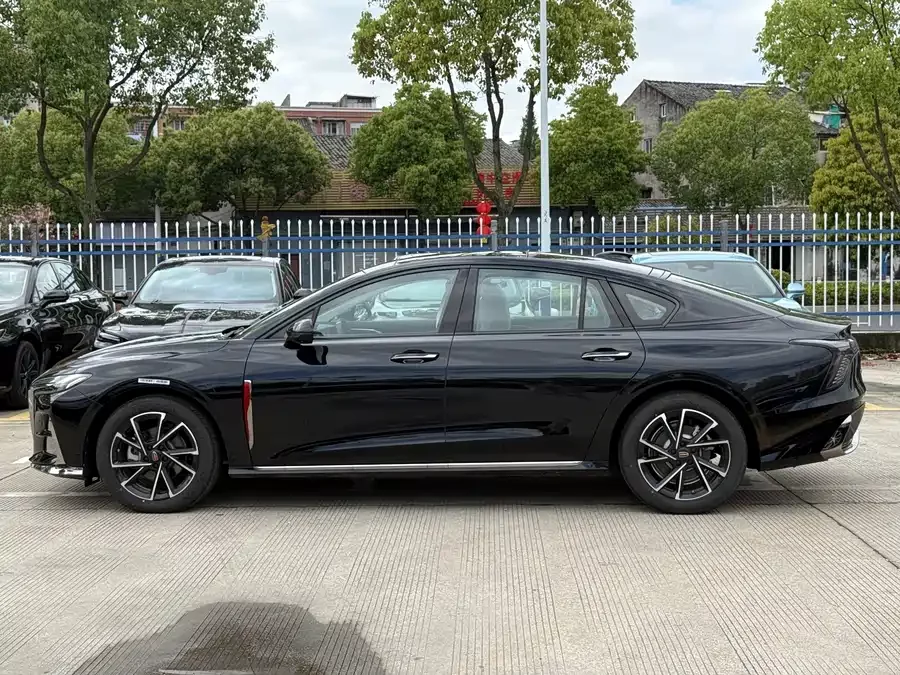 Hongqi H6
