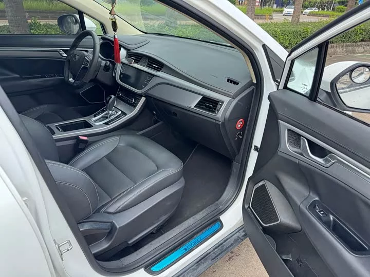 Geely Emgrand GS