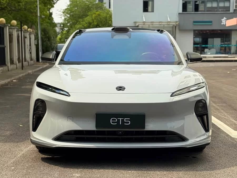 NIO ET5