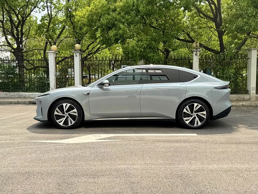 NIO ET5