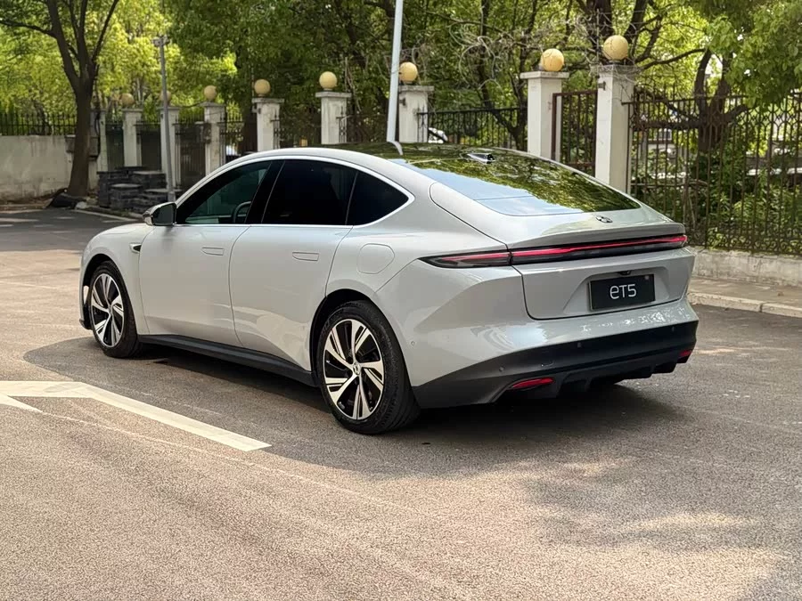 NIO ET5