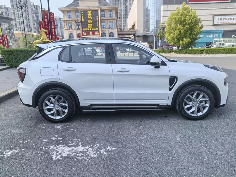 Lynk & Co 01