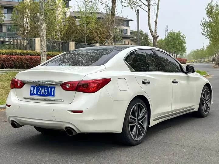 Infiniti Q50L