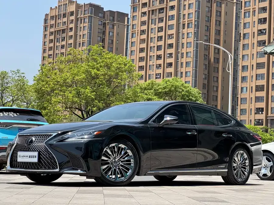 Lexus LS