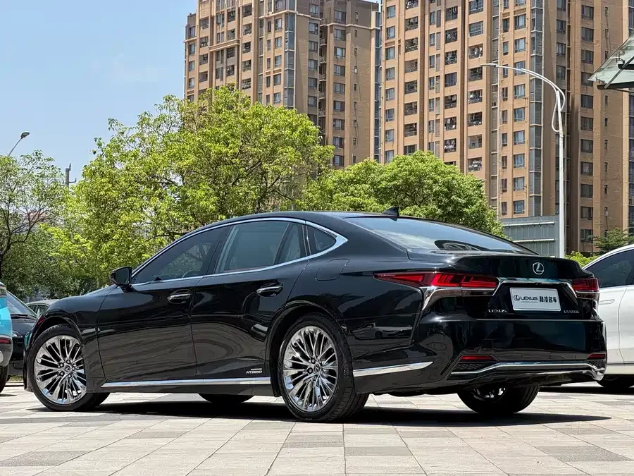 Lexus LS