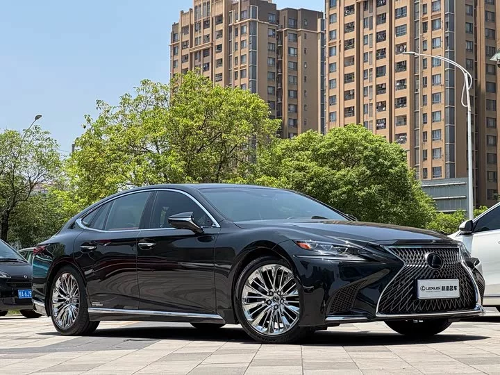 Lexus LS