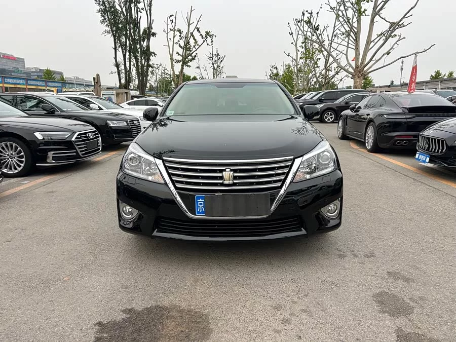 Toyota crown