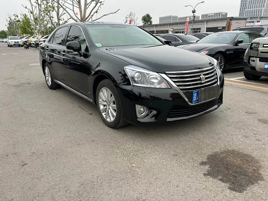 Toyota crown