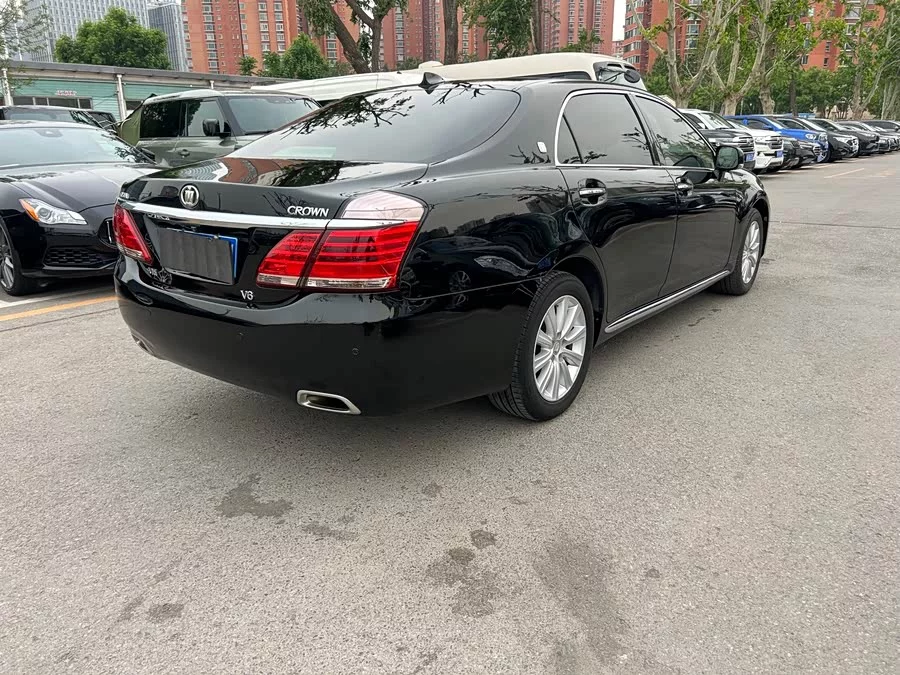 Toyota crown