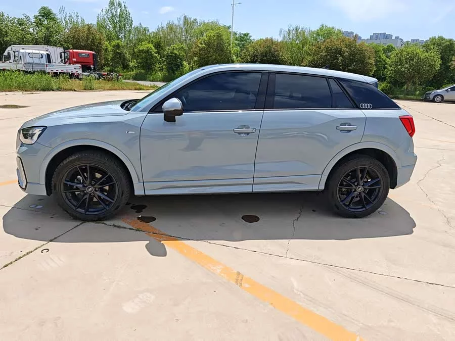Audi Q2L