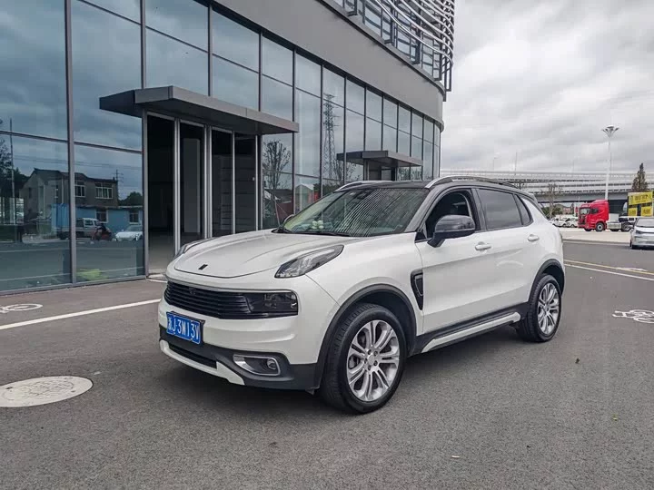 Lynk & Co 01