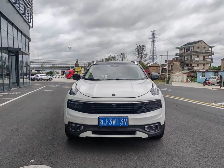 Lynk & Co 01