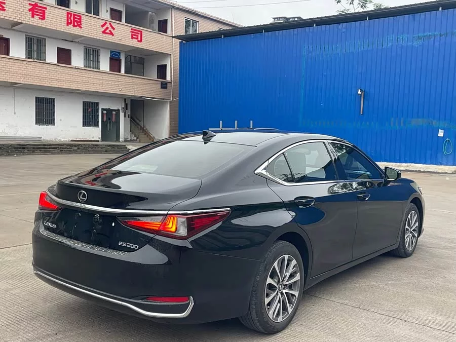 Lexus ES