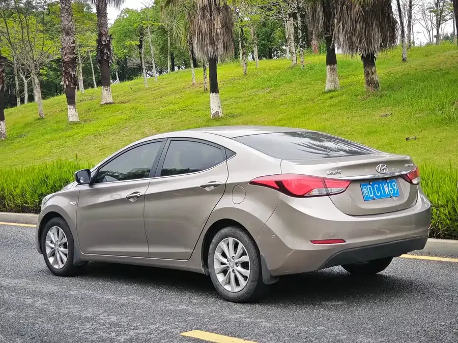 Hyundai Elantra