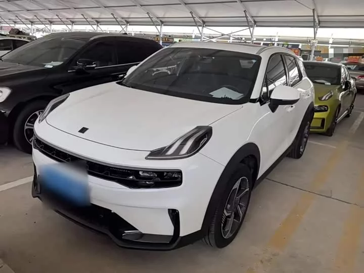 Lynk & Co 06