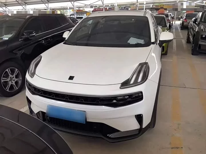 Lynk & Co 06