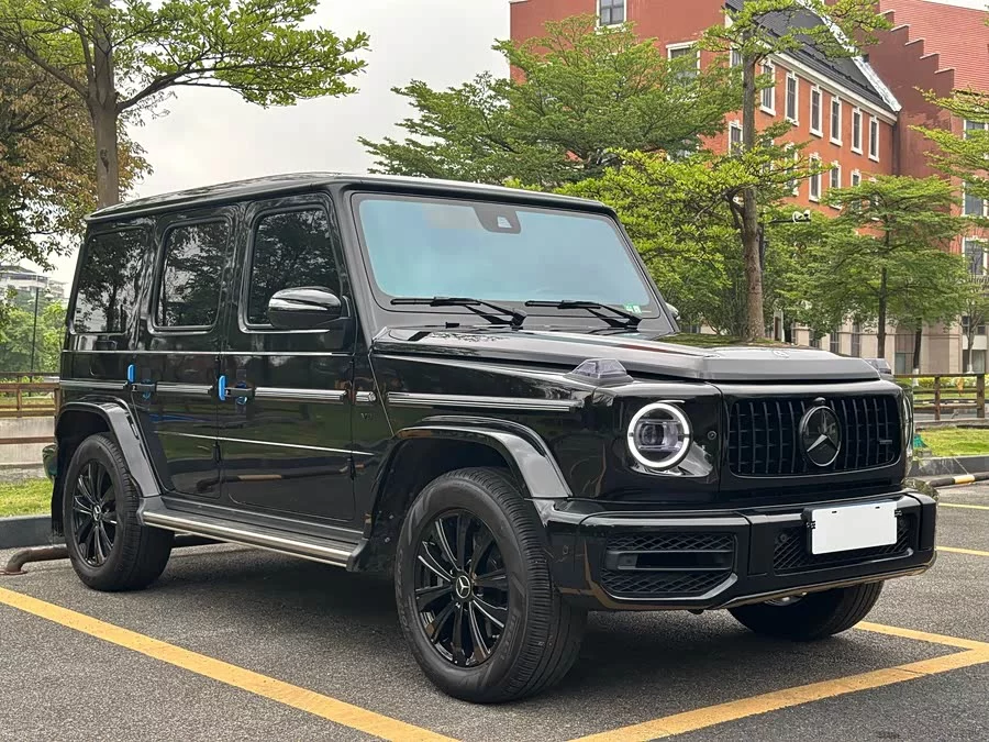 Mercedes Benz G-rated
