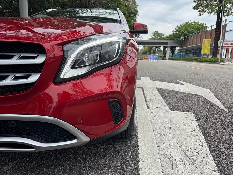 Mercedes Benz GLA