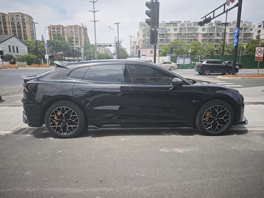 Zeekr 001