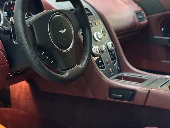 Aston Martin V8 Vantage