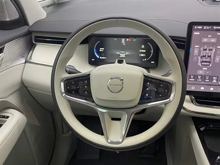 Volvo EM90