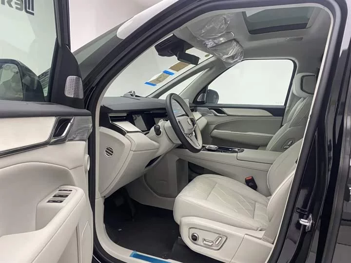 Volvo EM90