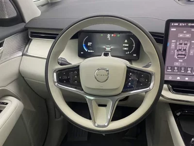 Volvo EM90