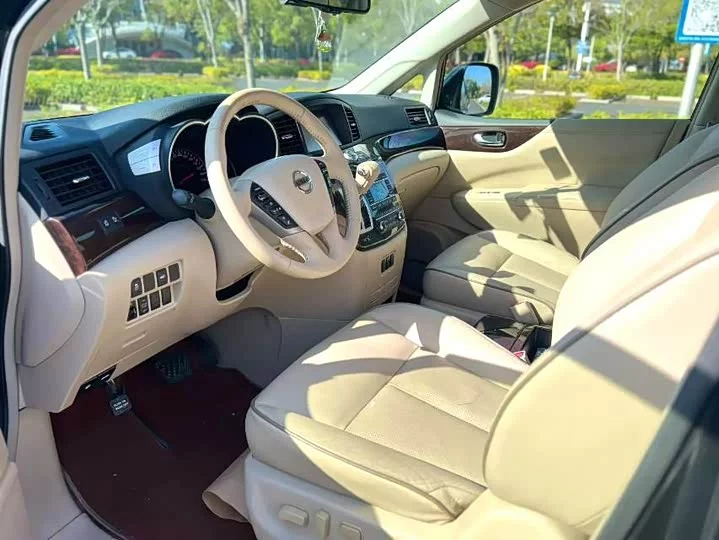 Nissan nobleman