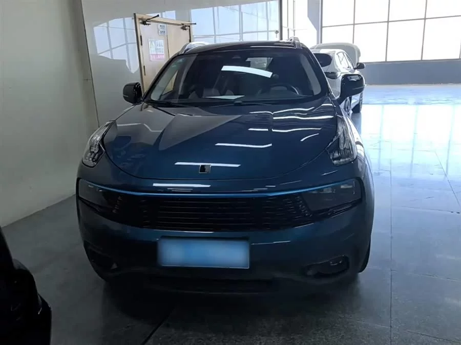 Lynk & Co 01
