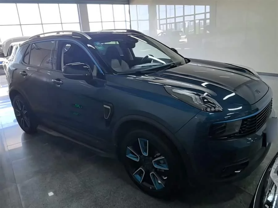 Lynk & Co 01
