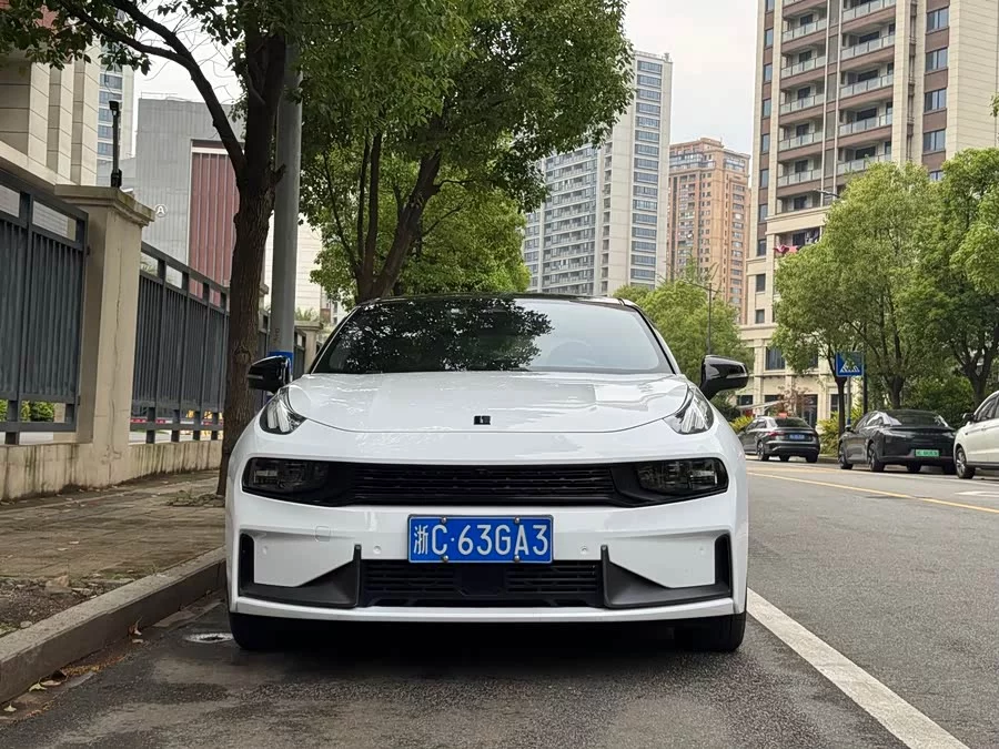 Lynk & Co 03