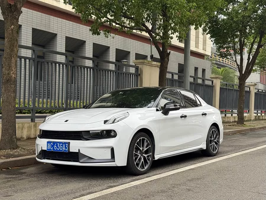 Lynk & Co 03