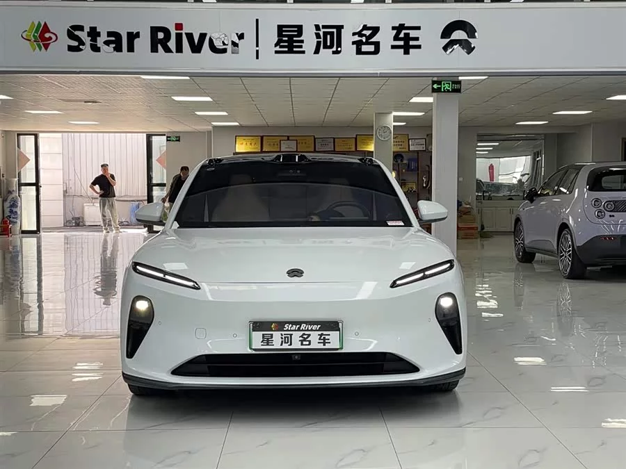 NIO ET5